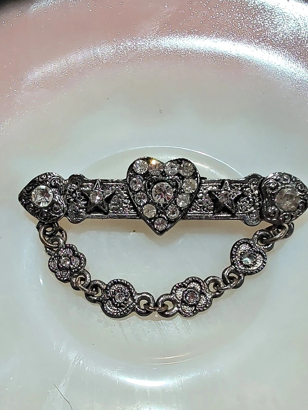 Heart Rhinestone Chain Brooch in Silver